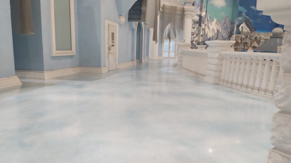 Полимерный пол 1000 м², торговый центр, Москва — после