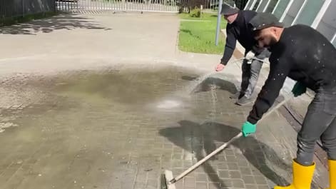 Топпинговый пол, паркинг в Москве — Уборка уличной территории после работ
