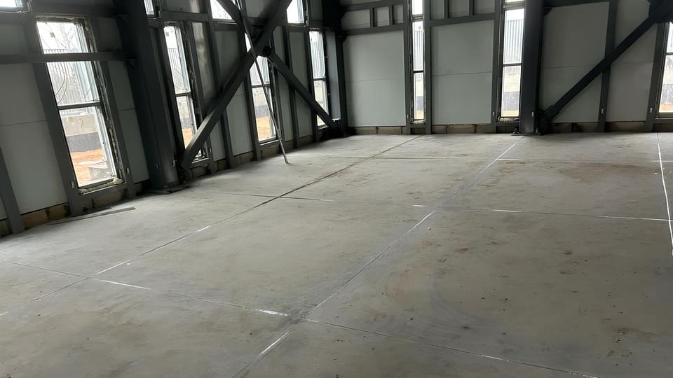 Бетонная стяжка 130.32 м², производство, Москва — после