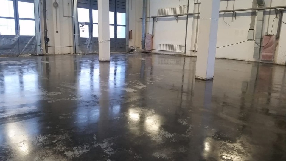 Уход за промышленным полом — топпинговый пол пожарной части, Шереметьево