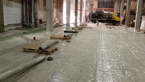 Топпинговый пол, склад в Москве — Сбор трассы бетононасоса
